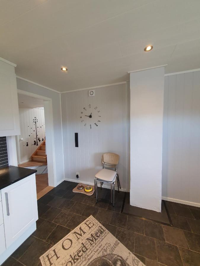 1 Room In The Yellow House, Close To Airport & Lofoten Evenskjer Luaran gambar